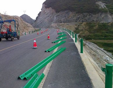 枣庄公路护栏板安装施工